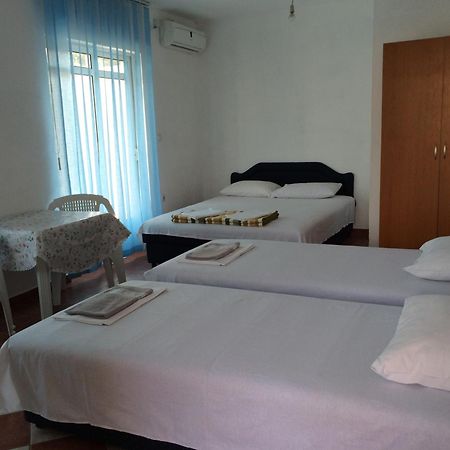 Apartments Delfin Ulcinj Exterior photo
