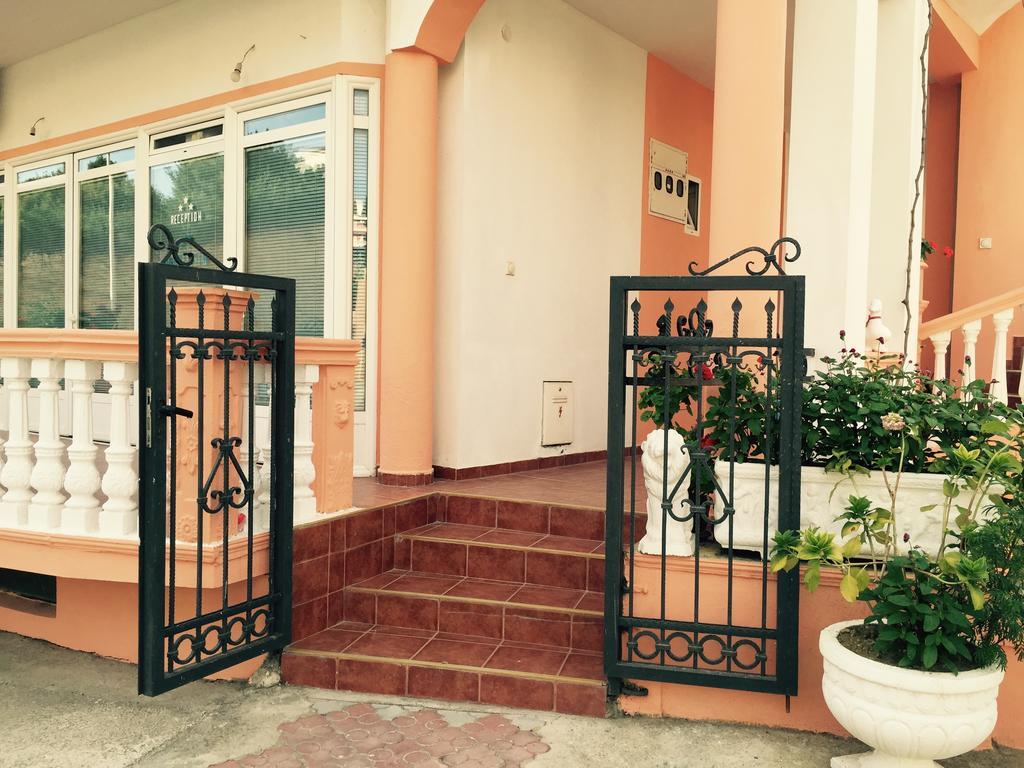 Apartments Delfin Ulcinj Exterior photo
