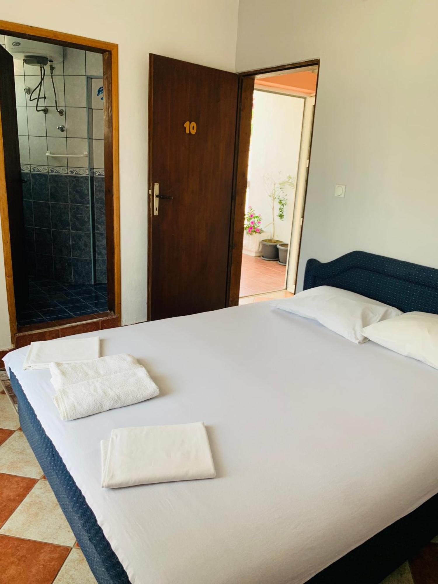 Apartments Delfin Ulcinj Exterior photo