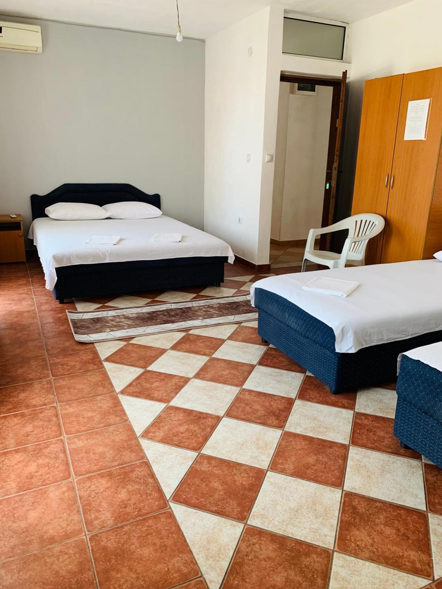 Apartments Delfin Ulcinj Exterior photo