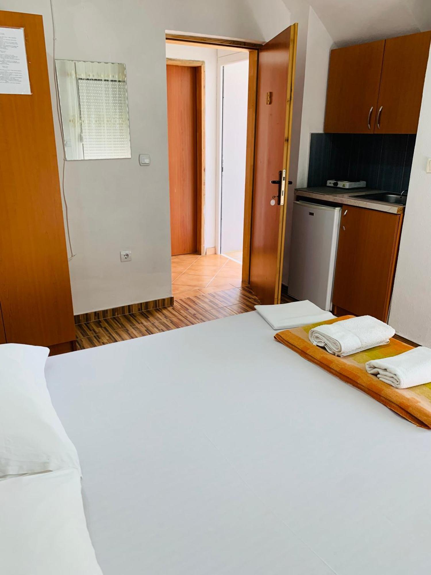 Apartments Delfin Ulcinj Exterior photo