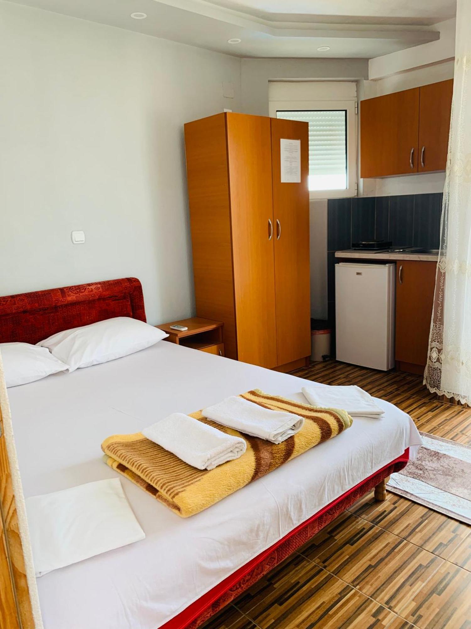 Apartments Delfin Ulcinj Exterior photo