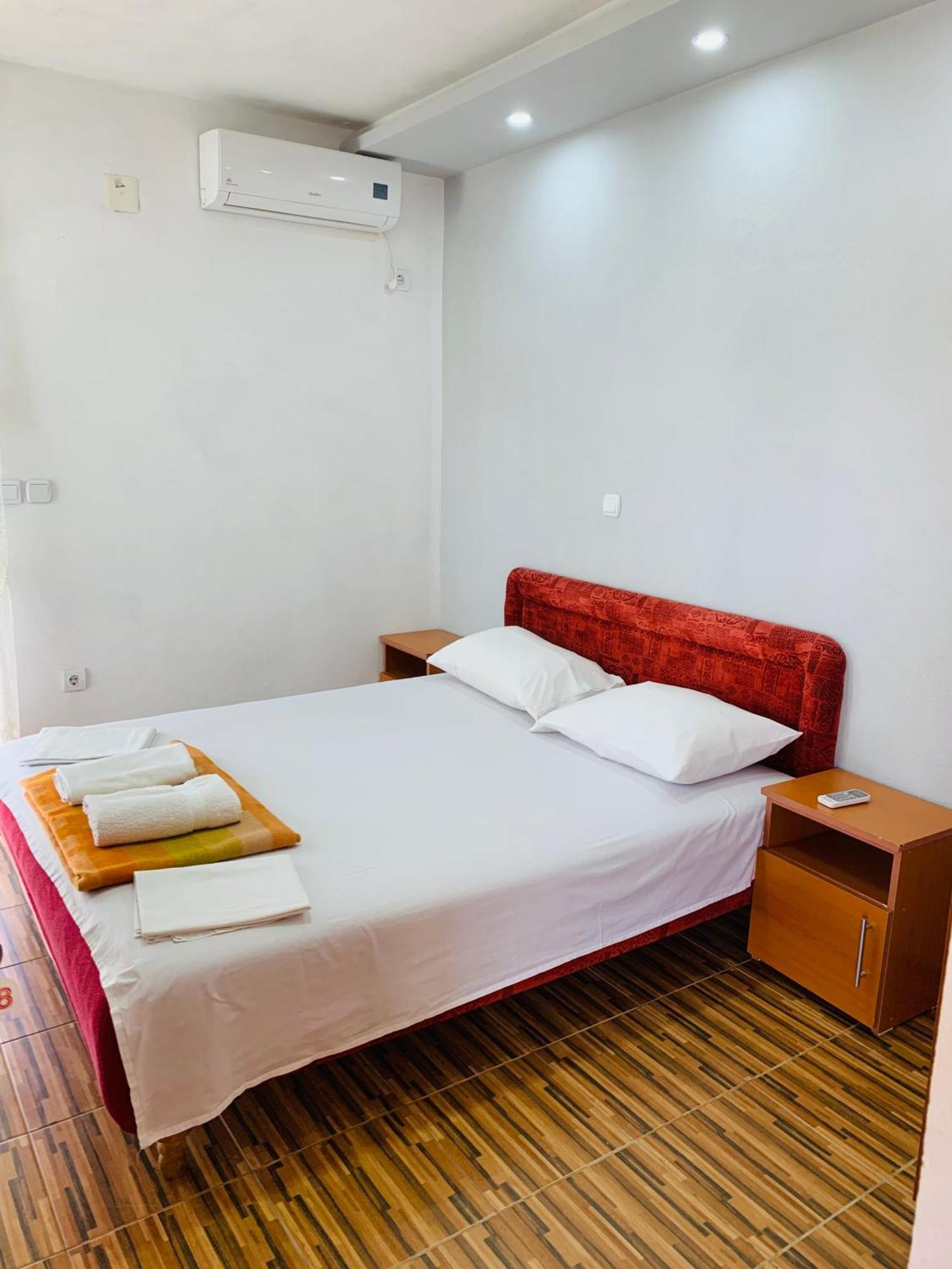 Apartments Delfin Ulcinj Exterior photo