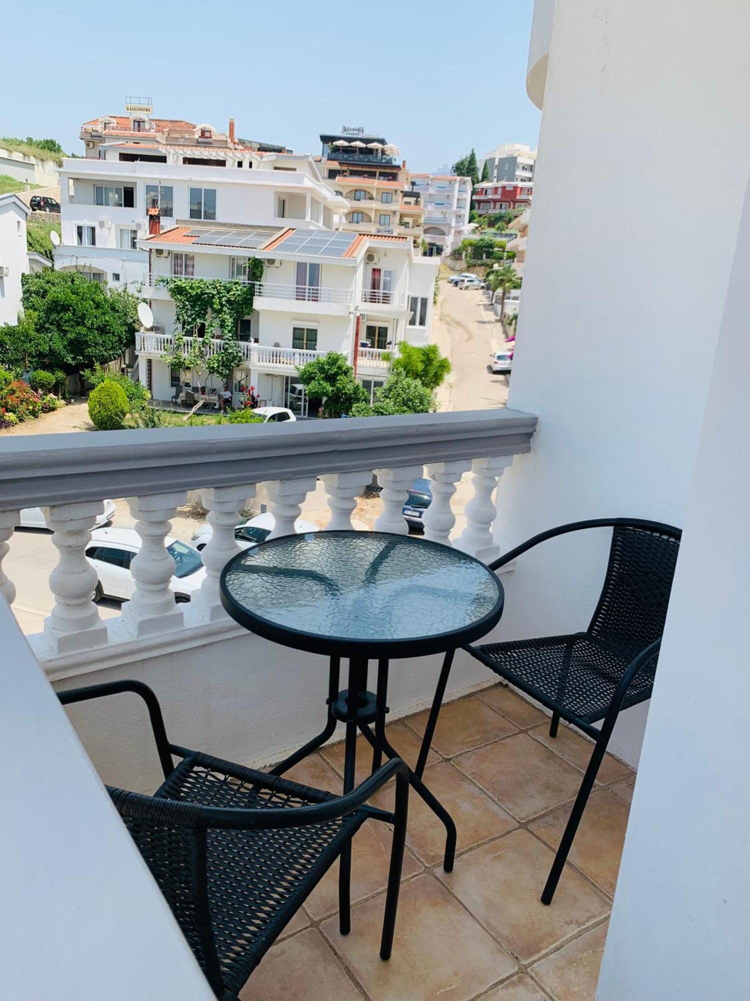 Apartments Delfin Ulcinj Exterior photo