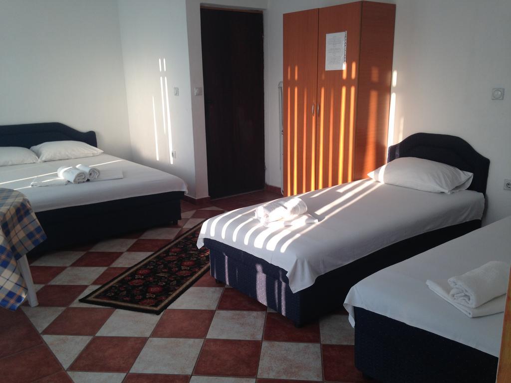 Apartments Delfin Ulcinj Exterior photo