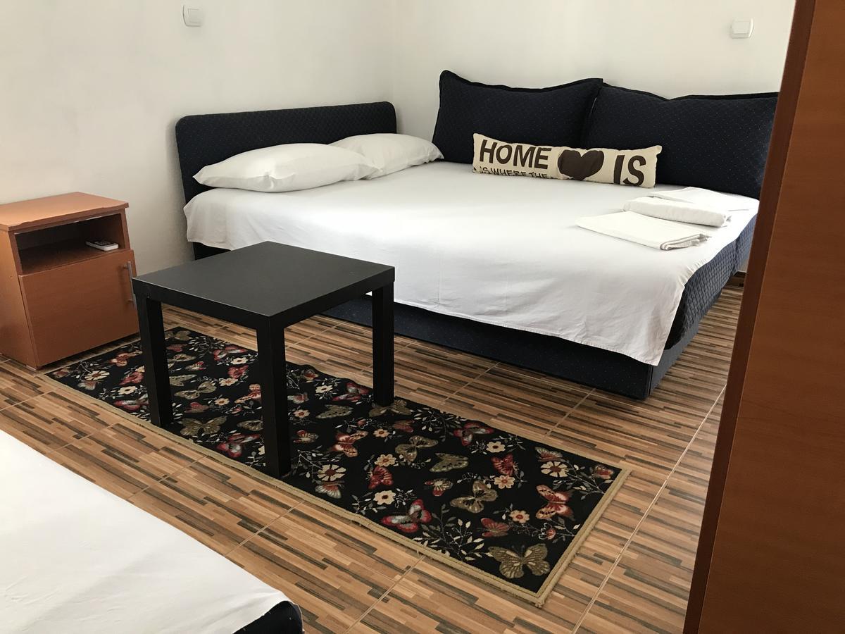Apartments Delfin Ulcinj Exterior photo
